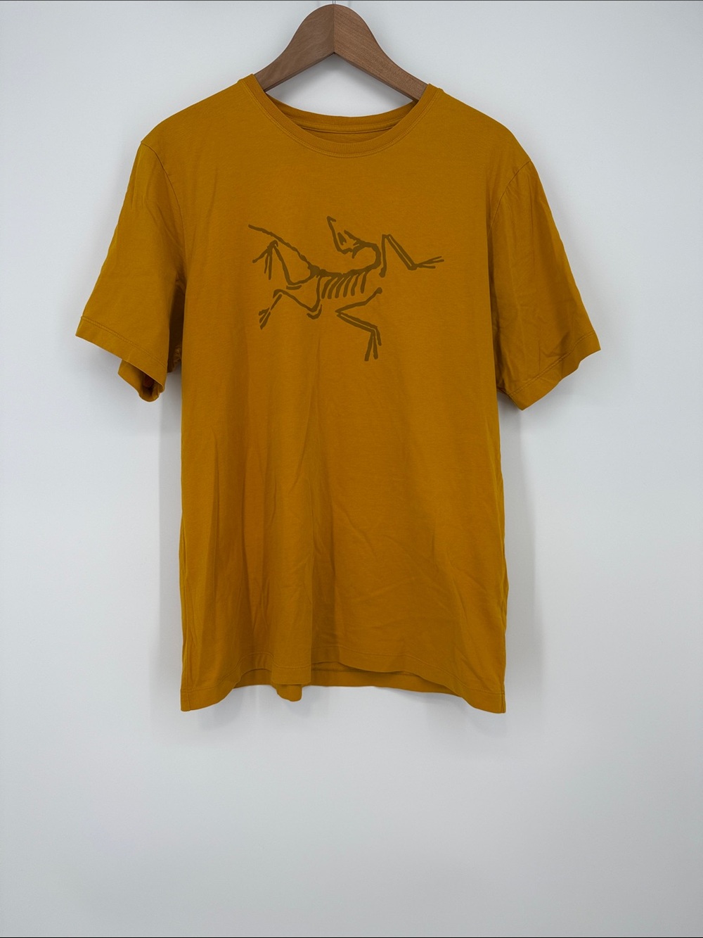 Arc'teryx Men’s Mustard Short Sleeve Graphic Tee Size Large